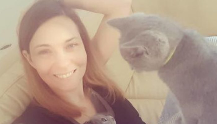 The girl is engaged in breeding a rare breed of cats.