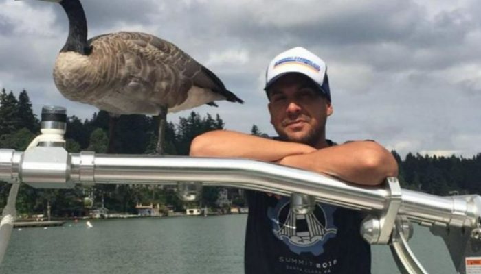 Rescued goose follows his saviour everywhere and won't leave his side