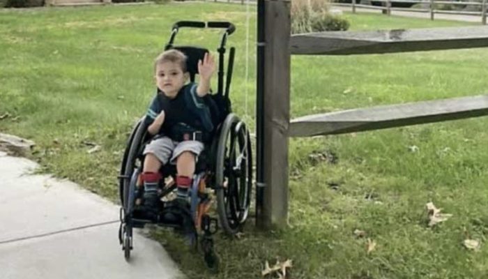 Neighborhood youngsters constructed an extraordinary bus station shelter for a handicapped five-year-old kid.
