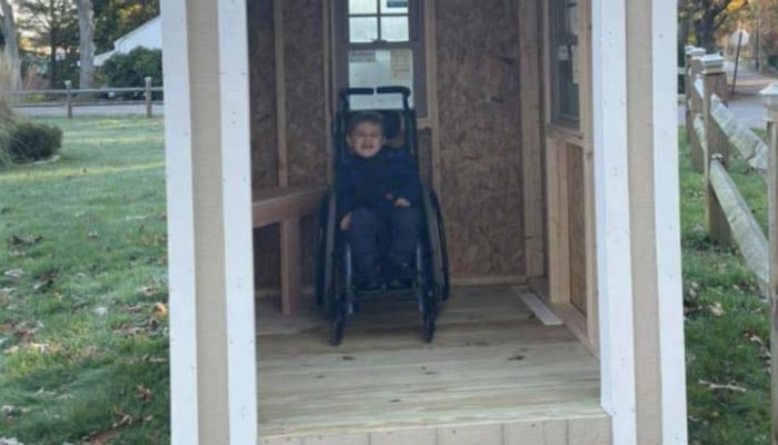 Neighborhood youngsters constructed an extraordinary bus station shelter for a handicapped five-year-old kid.