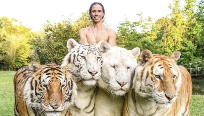 Meet a real-life Tarzan who has made a name for himself on social media thanks to his extraordinary bond with the natural world.
