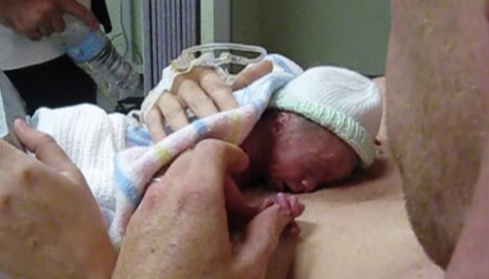 The unconditional love of parents could do anything, even brought a newborn baby back to life.