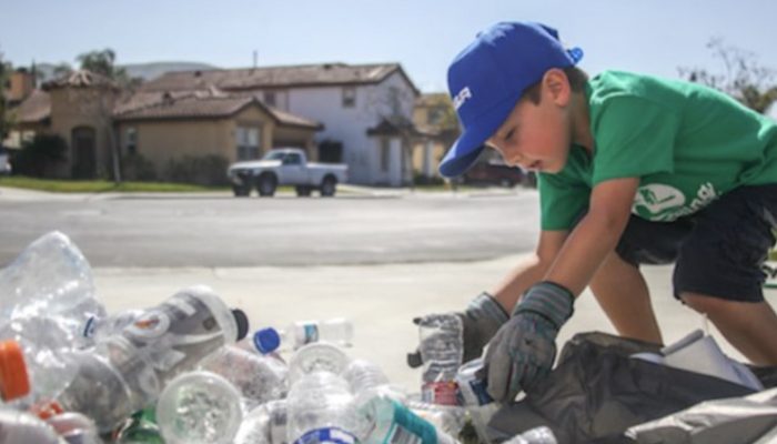 The boy, 12-year-old, contributes to the elimination of trash from the sea and has already recycled nearly 2 million bottles.