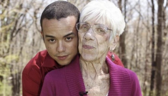Some rare couples show that love has no bounds. They can have real love of their life. You will be in shock to see them. What do you think?
