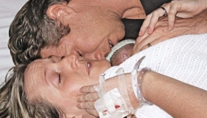 The unconditional love of parents could do anything, even brought a newborn baby back to life.