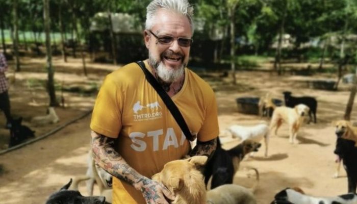 The chef quits his previous job to open Thailand's largest dog shelter. The result will make you amazed.