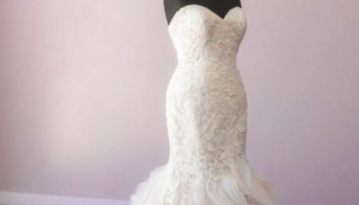 Set out to be significant: the lady colors her wedding dress to add an exquisite sprinkle of variety to shock everybody. That was really good idea of being different.