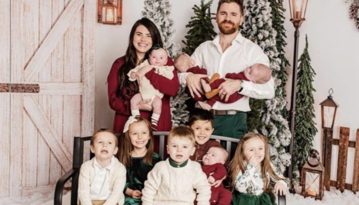 Boundless bliss: the paretnts found out that they were pregnant with quadruplets after adopting 4 siblings. That was the real. happiness.