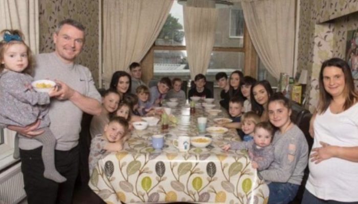 The 22 family members: this 40-year-old British lady brought forth her twentieth kid and they live cheerfully and happily.