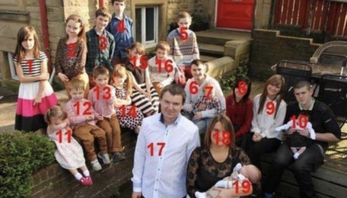 The 22 family members: this 40-year-old British lady brought forth her twentieth kid and they live cheerfully and happily.