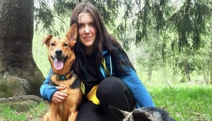A married couple transforms their life into a fairy tale by adopting two dogs from a shelter.