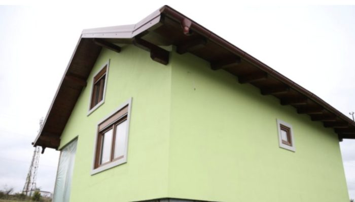 Man builds a house that rotates so his wife can see something new every day. His wife reaction was shocking.