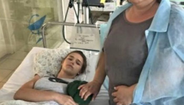 During a campfire, a teen carried 15 children in his arms: He saved numerous lives. See the hero.
