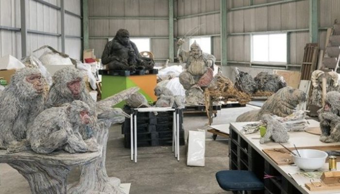 A Japanese artist uses old newspapers to make animal sculptures, saving the planet. See her masterpiece.