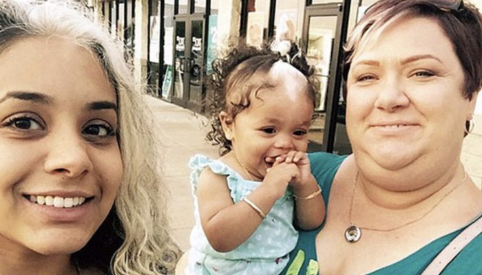 This little baby born with the same hair and with the same white hair as her mother. Everyone admired with them as they are like twins.