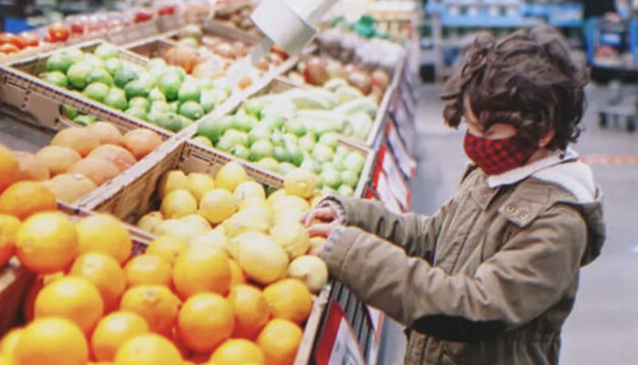 The boy wants to work at a Grocery store, but the owner is troubled when he finds out his dad as a millionaire.
