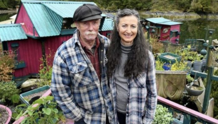 The couple has been living on a self-constructed floating island. Let's see how great their living place is.