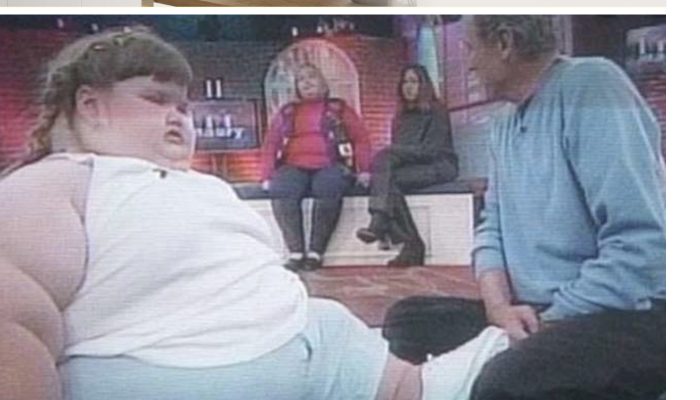 The girl weighed 220 kg at the age of 7, look how she looks now.