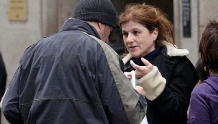 A woman gave a homeless man on the street food, and the following day she learned that the man was Richard Gere.