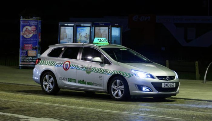 A woman gave birth in the back of a taxi but unbelievable thing happened and she was shocked.