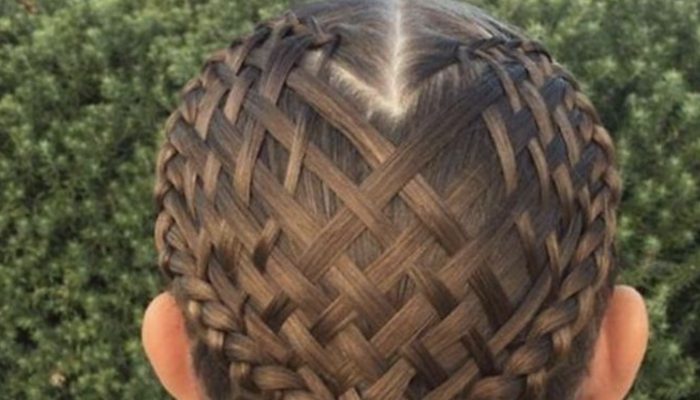 The mother of this young girl creates one-of-a-kind hairstyles for her daughter every day. This time the hairstyle is stunning.