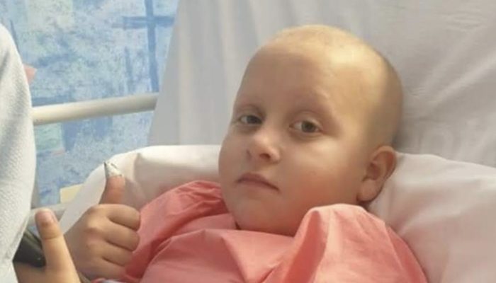 A young girl who sadly lost her hair while battling a brain tumor received a jaw-dropping makeover thanks to the efforts of a loving stylist. Take a peek at her.