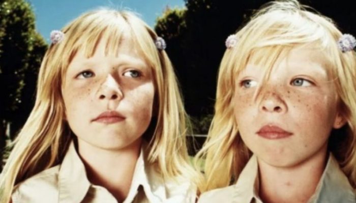 Twins unexpectedly meet up after more than 15 years of living apart. The following story is here.