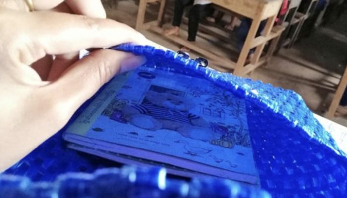The father created his son's bag because he could not afford to buy one. The result is amazing.