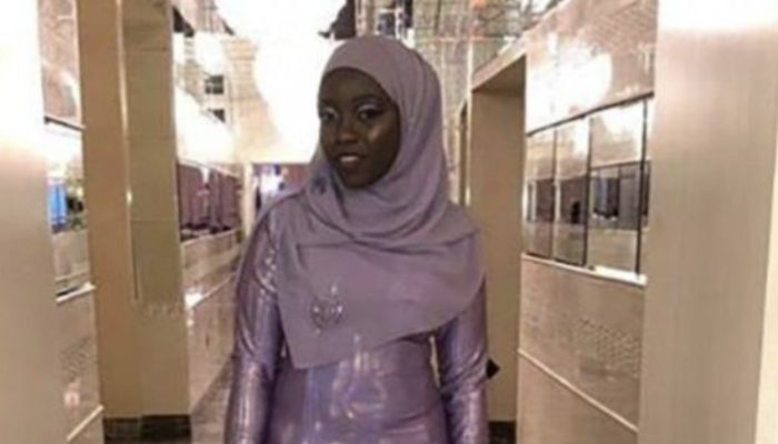 The father made his daughter the prom queen by sewing her a sumptuous dress. How she looks with her cloth.