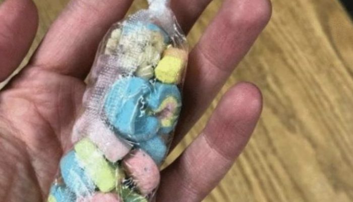 A special present from a poor student to a teacher. Thousands of people were affected by this story.