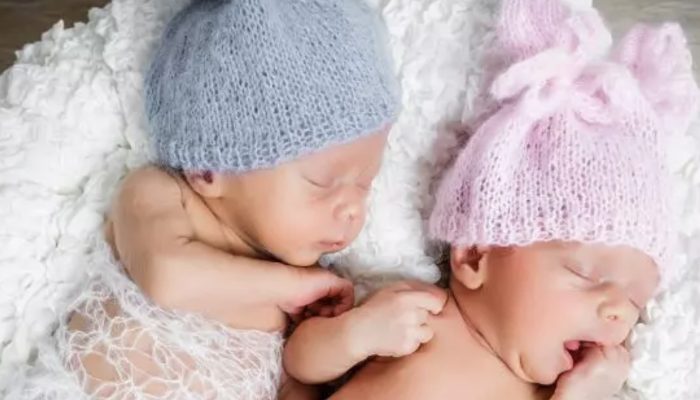 The doctors were shocked when this mother gave birth to two twins at the same time. See how miracle the babies are.