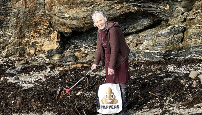 The 70-year-old woman worked alone to clean 52 beaches. She amazed while  everyone with her wisdom.