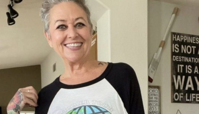 Amazing woman with tattoos was dressed as a teenager because she considers that you are the only one who can, be yourself.