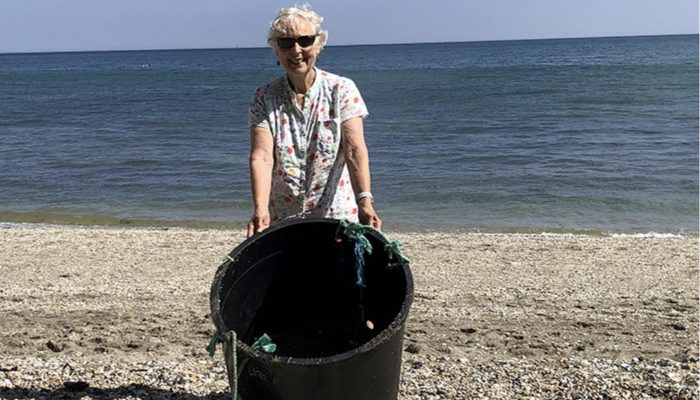 The 70-year-old woman worked alone to clean 52 beaches. She amazed while  everyone with her wisdom.