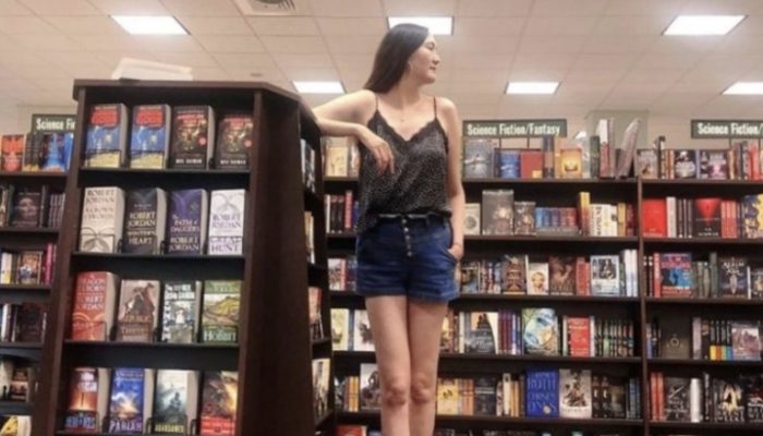 The girl achieves notoriety due to the fact that her legs. They are the longest in the world.