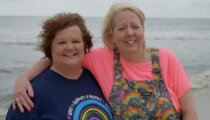 After a 56-year separation, sisters who were only a few minutes apart and had never met before finally met. How they look like now.