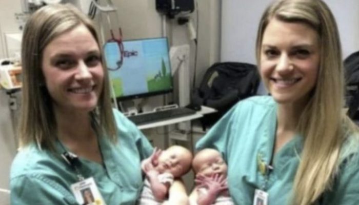 The adorable twins were delivered. The sweet tale of the little girls. How their mothers look like.