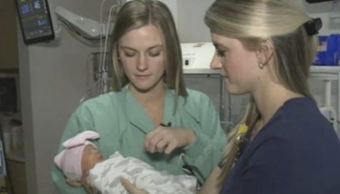 The adorable twins were delivered. The sweet tale of the little girls. How their mothers look like.