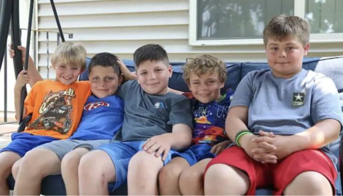 These kids discovered turtles crushed on the road are now helped by them every day as they cross.