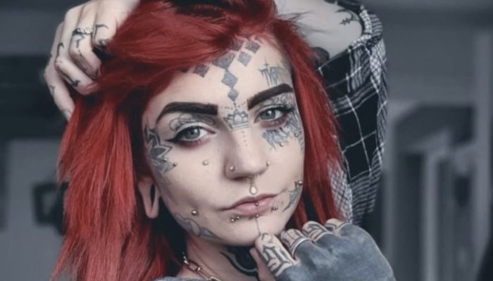 The children did not know their mother after she covered over 40 of her tattoos. See the outcome.
