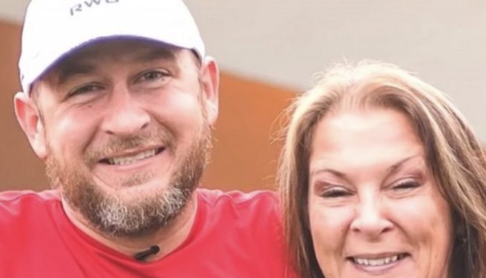 35 years from being adopted, a son surprised his mother at a marathon. This was an unexpected moment.
