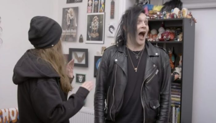 Goth girl decided to try something new and showed how she would appear in regular clothing and no makeup.