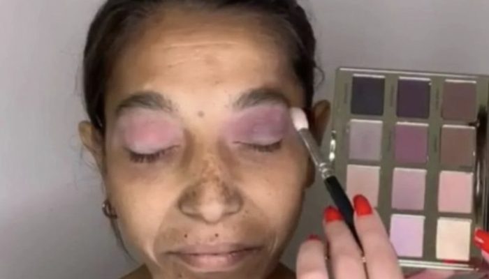 A make-up artist transformed a woman who had long stopped caring for herself into a true beauty.