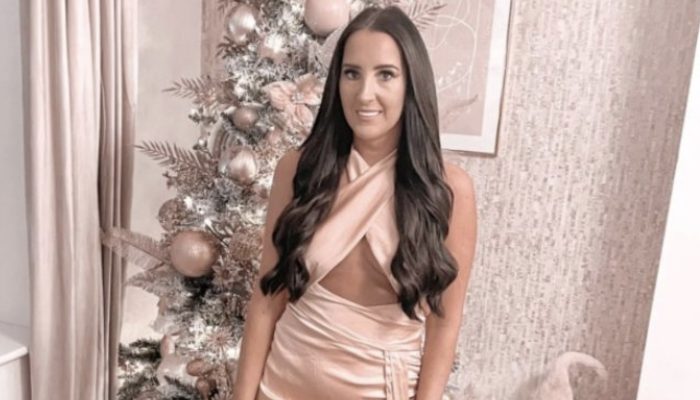 A woman spent $5000 decorating her home for Christmas, and it turned out to be a true fantasy. See the final result.