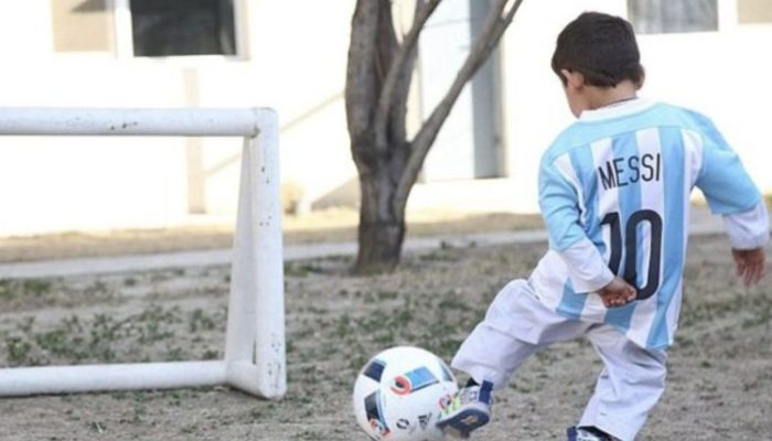 The poor child who made Messi's shirt out of a trash bag now has the actual thing from his favorite player.