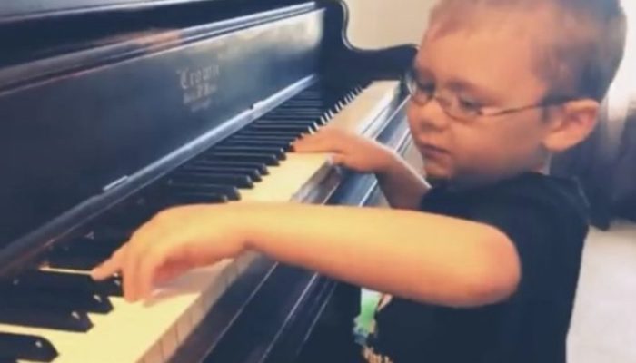 The piano playing of a lovely 6-year-old boy will astound you. You will amaze to see his playing.