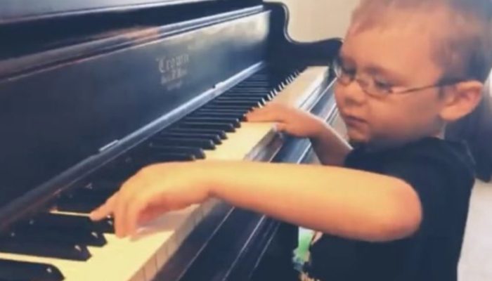 The piano playing of a lovely 6-year-old boy will astound you. You will amaze to see his playing.