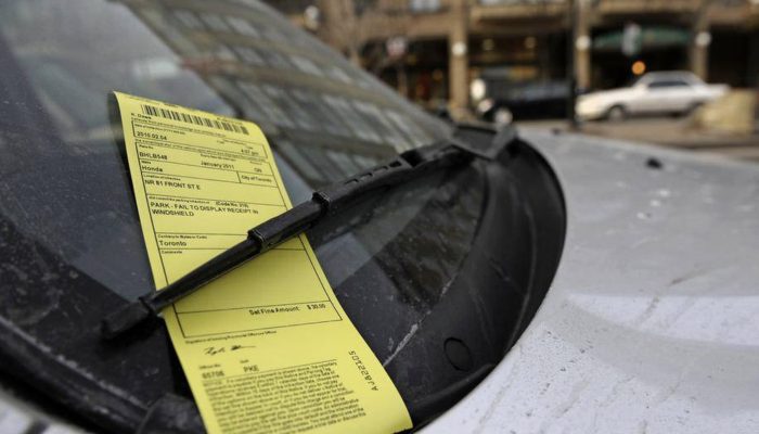 A woman drove to a bar, has a few drinks, and then chose to overnight park her car. When she opened her eyes, she noticed a message pinned to the windshield of the car.