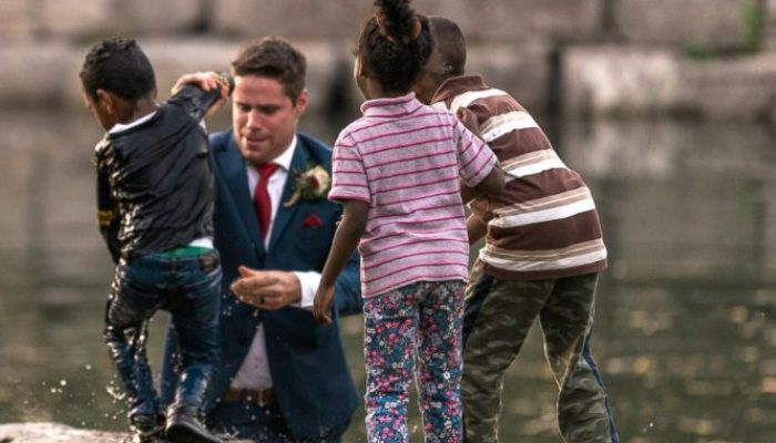 The groom disappears as the couple is taking wedding photographs, and the bride and child later discover him in the lake