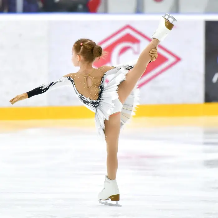 Le patinage artistique commencent du passé lointain, conduit à un siècle de bronze